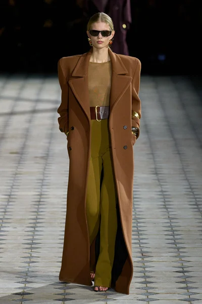 Look 17